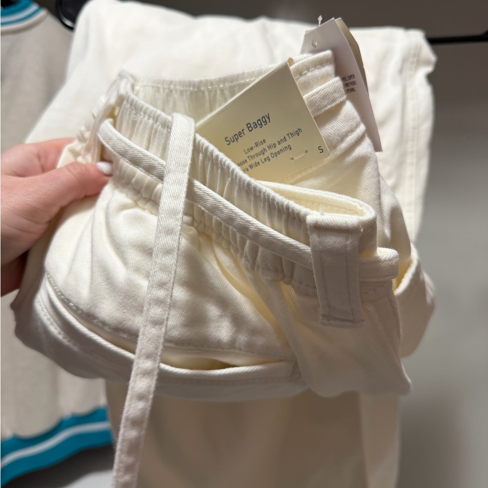 women’s Hollister supper baggy pants